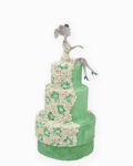Κουτί Princess Cake. Υπέροχη πρόταση διακόσμησης για το γαμήλιο πάρτυ και τα γενέθλια. Αποθηκεύει τα στέφανα και μικρά αγαπημένα αναμνηστικά.