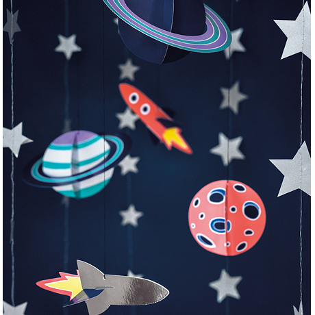 Κρεμαστοί Πλανήτες και Διαστημοπλοια. Δημιουργείστε  ένα τέλειο σκηνικό για το πάρτι σας με θέμα το διάστημα με τα κρεμαστά διακοσμητικά ή διακοσμήστε  το παιδικό δωμάτιο του μικρού σας.